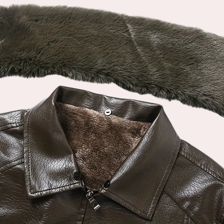 Bruine leren jas met afneembare bontkraag, stijlvolle wintermode, warme voering, hoogwaardige materialen, perfecte keuze voor koude dagen.