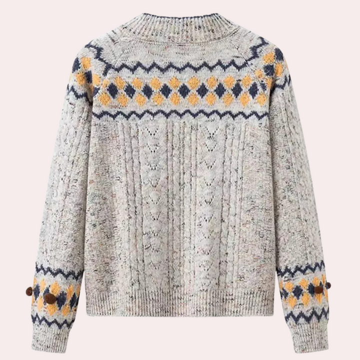 Grijze gebreide trui met kleurrijk Noors patroon, kabeldetails en ronde hals. Perfect voor wintermode en casual outfits. Unisex design.