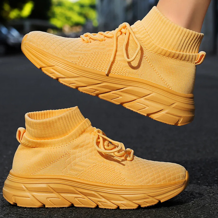 Gele gebreide sneakers met hoge zool en veters, comfortabele sportschoenen voor dames, perfect voor hardlopen en casual gebruik op straat.