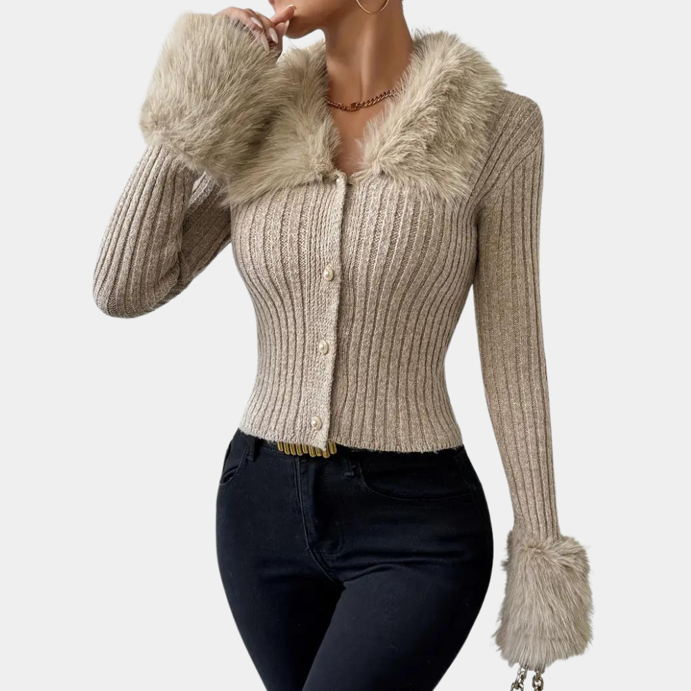 Beige gebreid vest met nepbontkraag en manchetten, damesmode, herfst-winter kleding, stijlvolle en warme outfit, casual chic look.