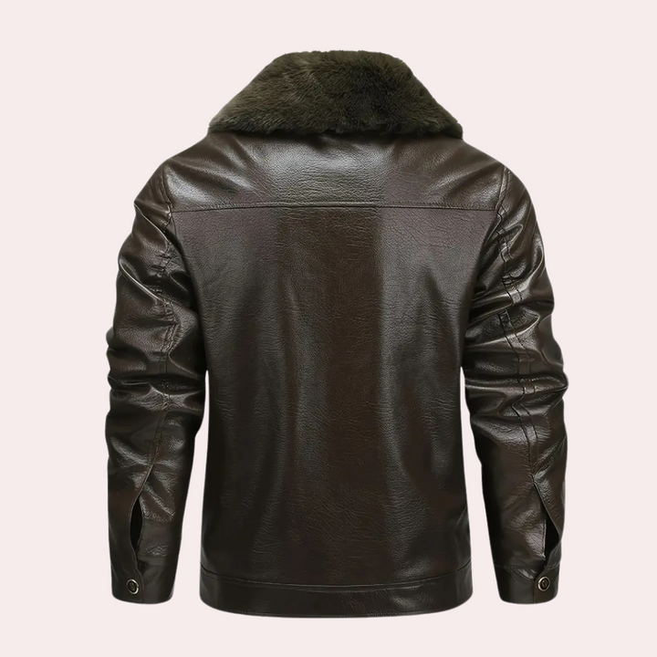Donkerbruine leren jas met bontkraag, stijlvolle herenmode, winterkleding, achteraanzicht, hoogwaardige materialen, trendy en warm.