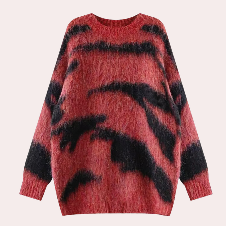 Rode en zwarte oversized trui met abstracte print, gemaakt van pluizige stof. Modieuze dameskleding, ideaal voor herfst- en winterseizoen.