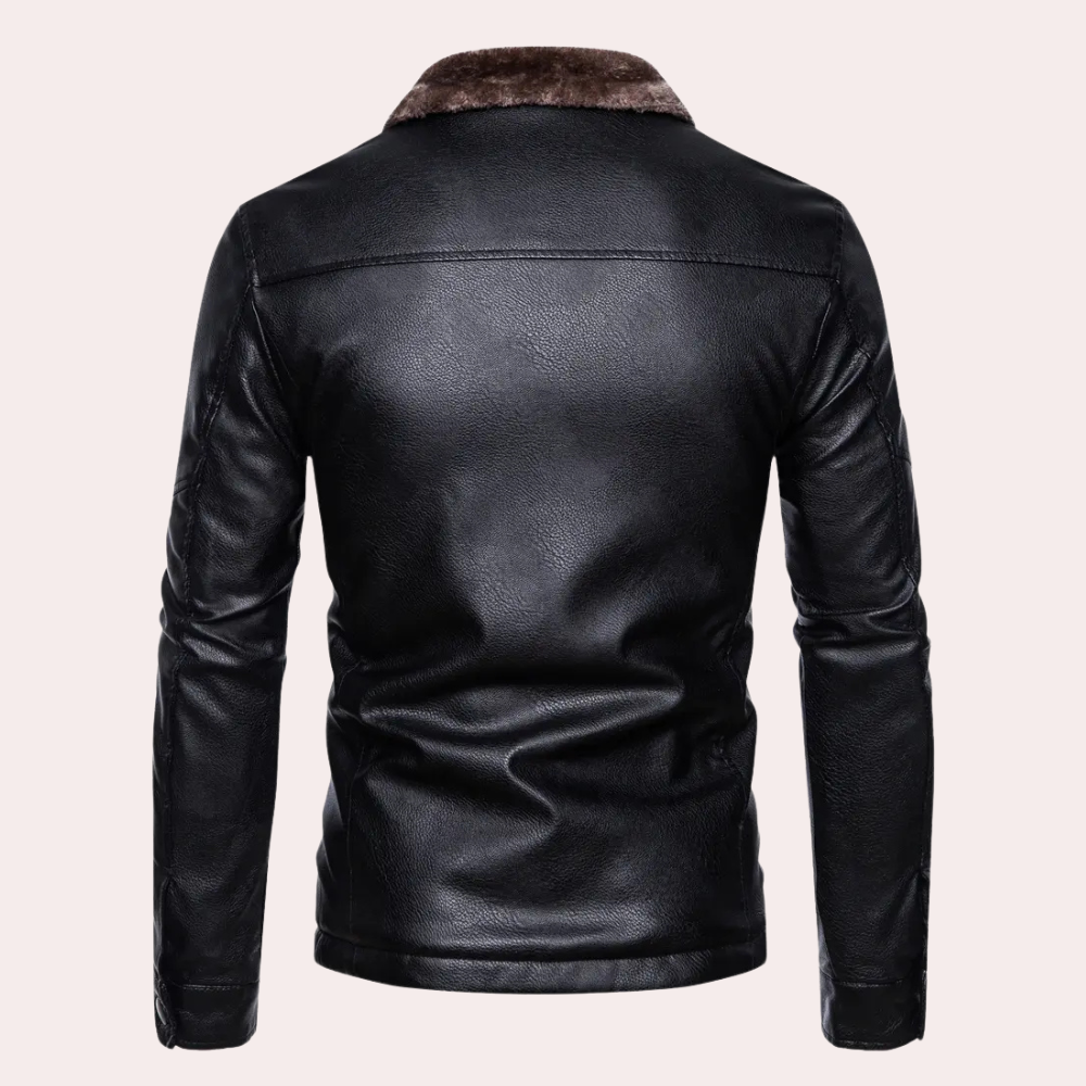 Zwarte leren jas met bruine bontkraag, achteraanzicht. Stijlvolle herenjassen, wintermode, hoogwaardige materialen, trendy design.