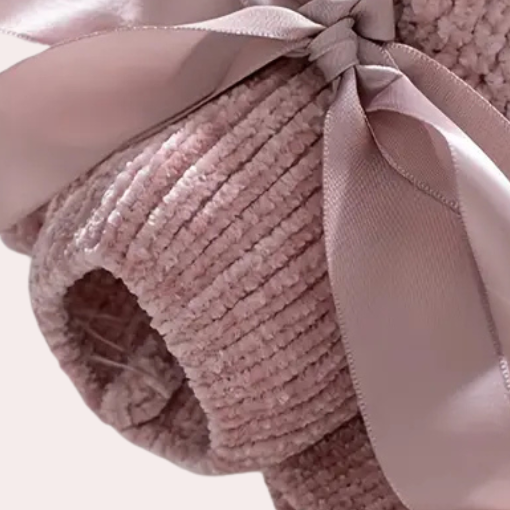 Roze pluche haarband met strik, zachte textuur, ideaal voor huidverzorging en make-up routines. Modieuze accessoire voor dagelijks gebruik.