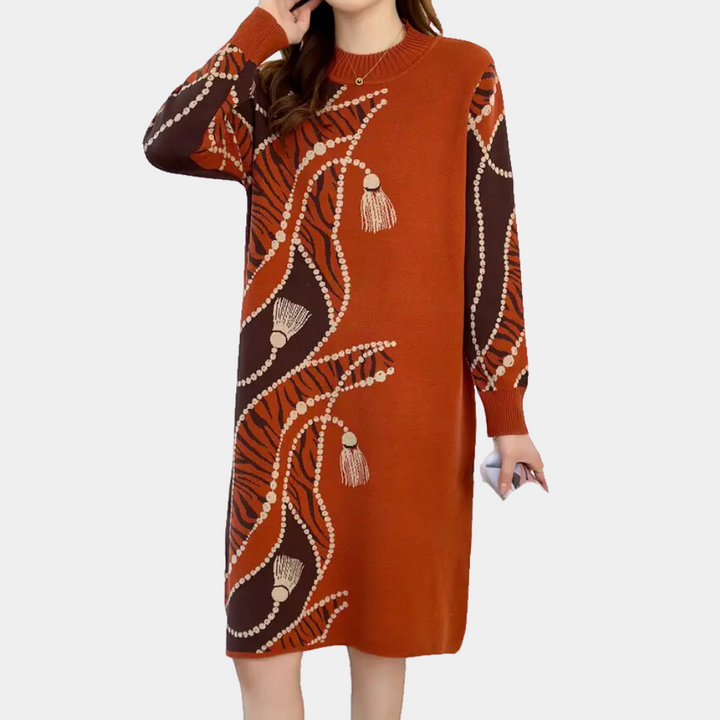 Oranje gebreide jurk met lange mouwen, abstract patroon en kwastjes, damesmode, herfst-winter kleding, casual stijl.