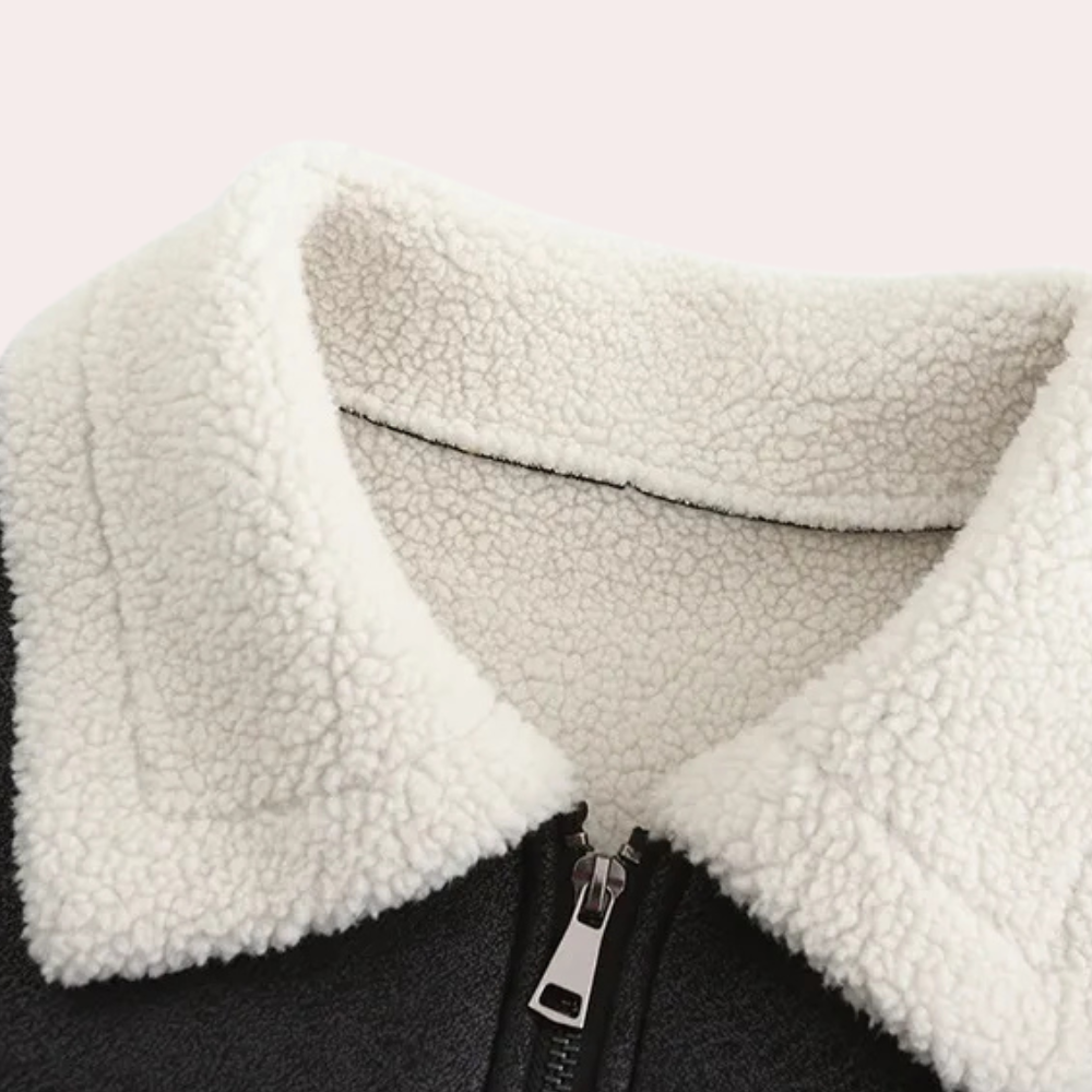 Zwarte fleece jas met witte sherpa kraag en ritssluiting, warme winterkleding voor dames, modieuze en comfortabele buitenkleding.