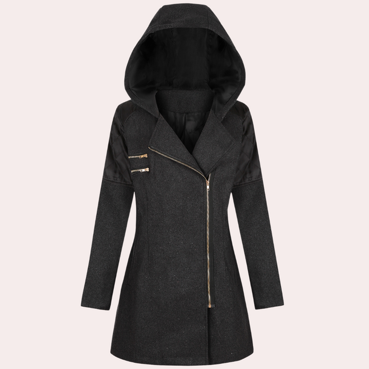 Zwarte damesjas met capuchon, asymmetrische ritssluiting en gouden accenten. Stijlvolle winterjas, ideaal voor casual en formele gelegenheden.