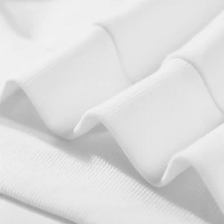 Witte katoenen stof close-up, zachte textuur, geschikt voor kleding en interieur, duurzaam en ademend materiaal, perfect voor dagelijks gebruik.