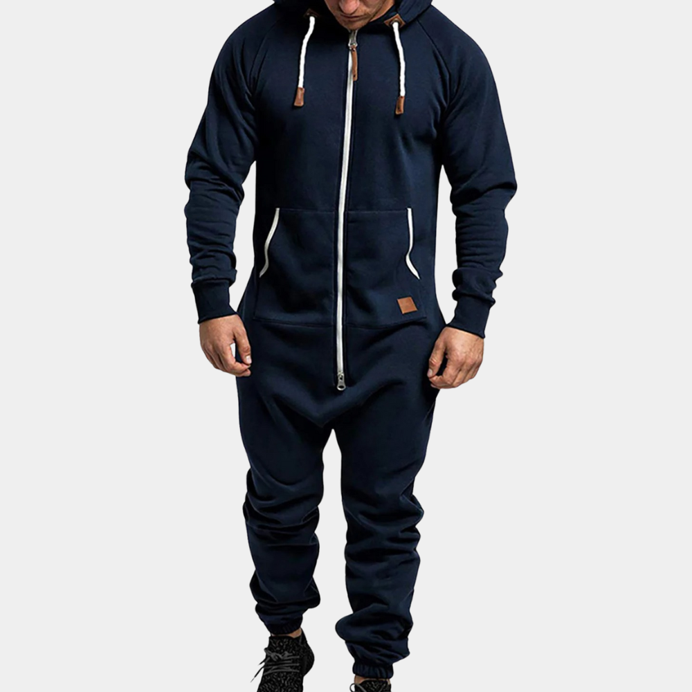 Donkerblauwe heren onesie met capuchon, ritssluiting en zakken. Comfortabele jumpsuit voor thuis of casual gebruik. Perfect voor loungen.