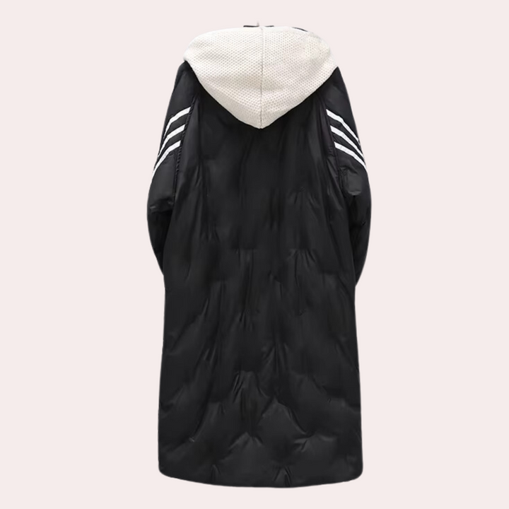 Zwarte gewatteerde winterjas met capuchon, witte strepen op de mouwen, unisex design, warme lange jas, ideaal voor koude weersomstandigheden.