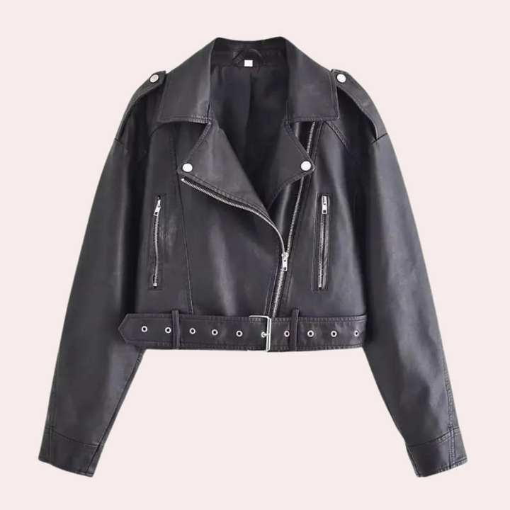 Zwarte leren motorjas voor dames met asymmetrische rits, zilveren knopen en riem. Perfect voor een stoere, modieuze look.