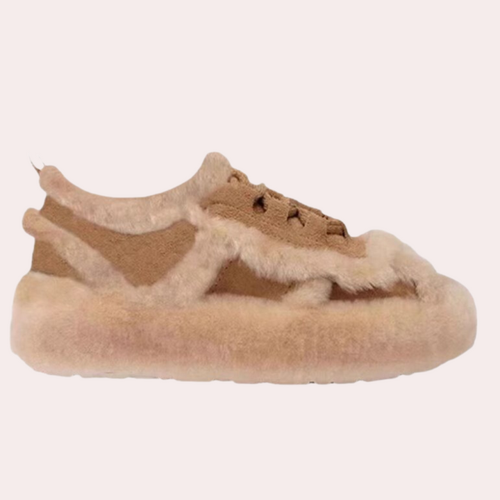 Beige pluchen sneakers met dikke zool, trendy en comfortabel, perfect voor casual mode. Ideaal voor herfst- en winterseizoen.