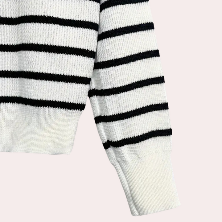 Wit-zwart gestreepte trui, gebreid ontwerp, lange mouwen, casual mode, dameskleding, herfst-winter stijl, comfortabele pasvorm.