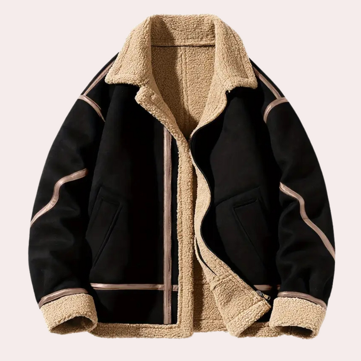 Zwarte sherpa jas met beige voering, open kraag en zakken. Modieuze winterjas voor heren, warme en stijlvolle buitenkleding.
