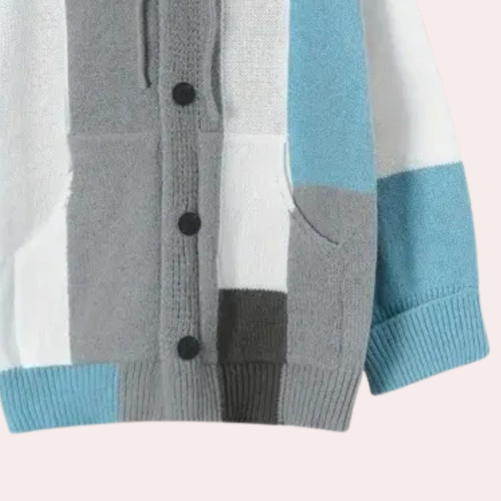 Grijze en blauwe gebreide trui met knopen en zakken, modern geometrisch patroon, unisex design, warme winterkleding, casual stijl.