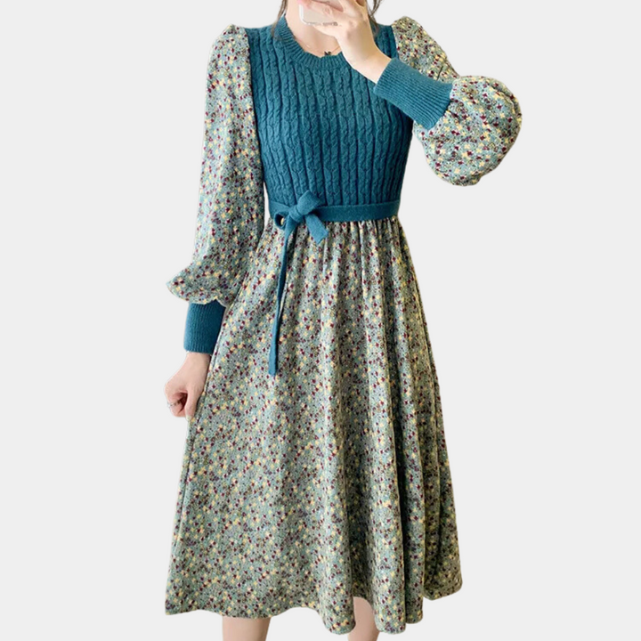Vintage jurk met gebreide bovenkant, lange pofmouwen en bloemenprint rok. Elegante damesmode, ideaal voor herfst en winter.