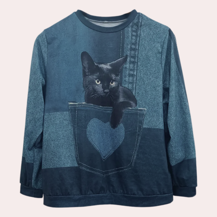 Blauwe trui met kattenprint, zwarte kat in zak met hartvormig detail, casual damesmode, comfortabele katoenen sweater, trendy kleding.