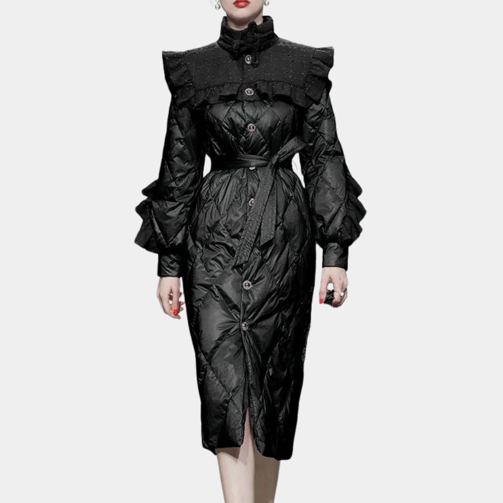 Zwarte gewatteerde damesjas met riem, lange mouwen en knoopsluiting. Modieuze winterjas, elegant ontwerp, geschikt voor koude seizoenen.
