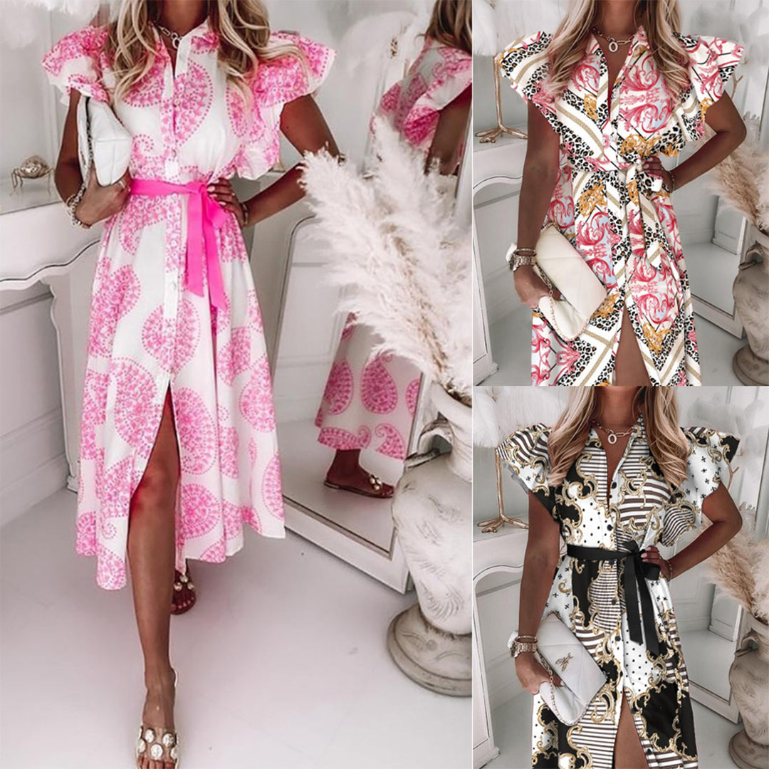 Vrouw in roze-witte zomerjurk met riem, naast twee andere jurken met kleurrijke patronen. Perfect voor zomermode en casual chique stijl.