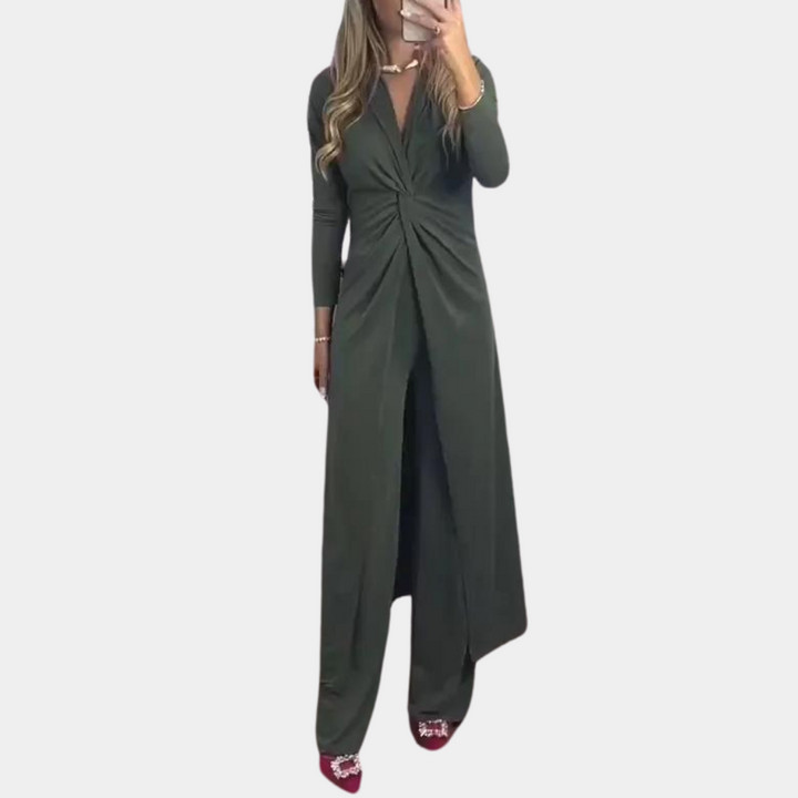 Tweedelige dames set, donkergrijs, lange mouwen, elegante jurk met knoopdetail, modieuze outfit, geschikt voor avond- en casual gelegenheden.