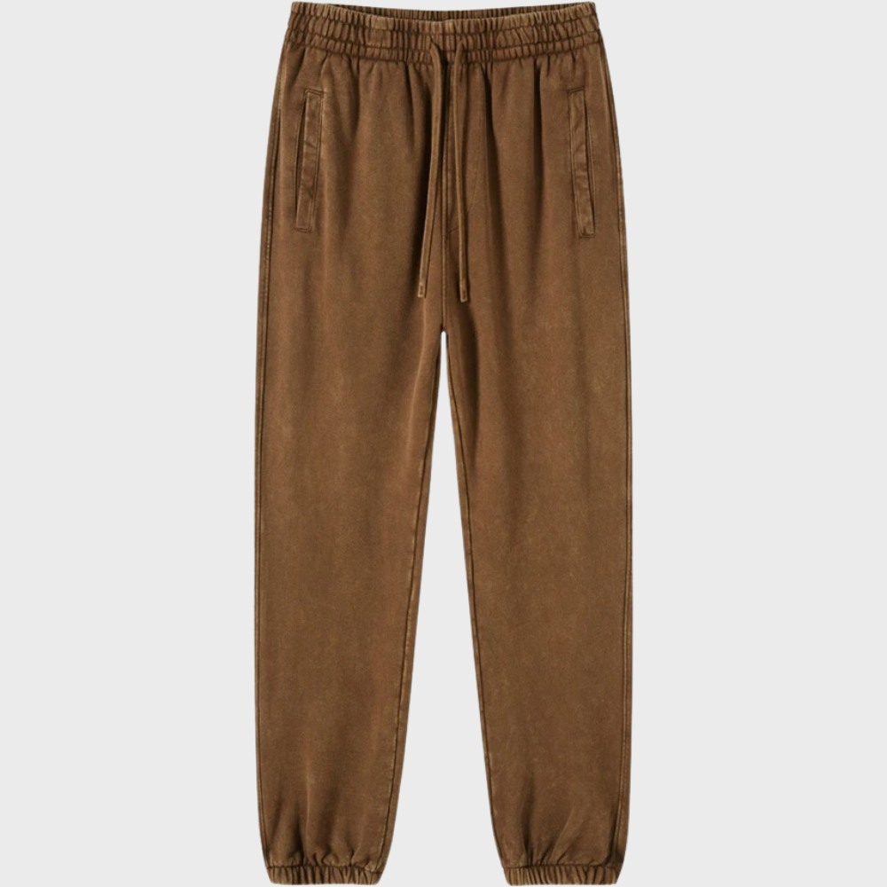 Bruine joggingbroek met elastische tailleband en trekkoord, gemaakt van zacht materiaal. Comfortabele loungewear voor dagelijks gebruik.