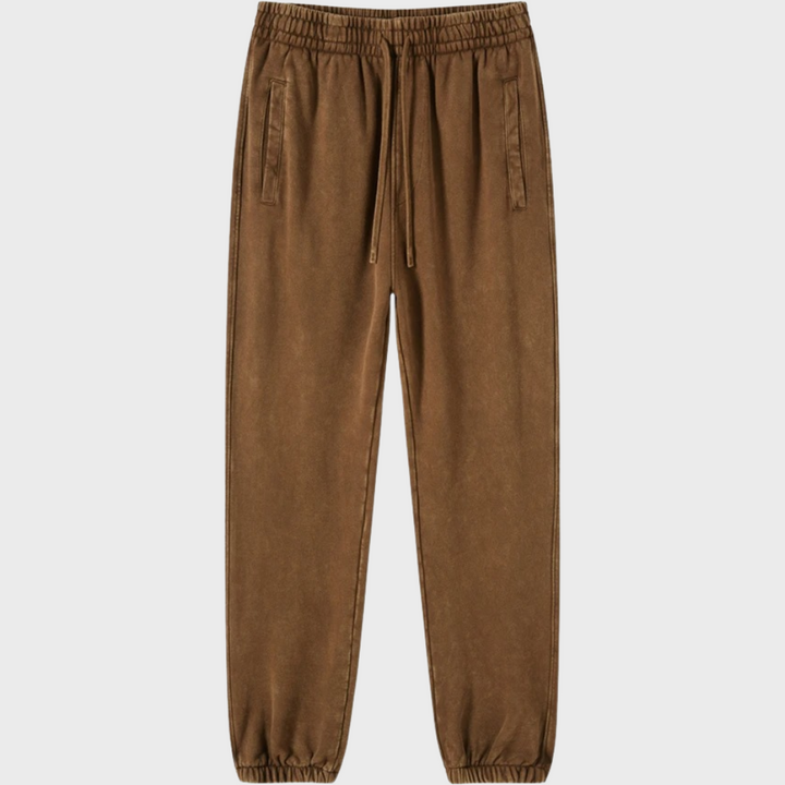 Bruine joggingbroek met elastische tailleband en trekkoord, gemaakt van zacht materiaal. Comfortabele loungewear voor dagelijks gebruik.