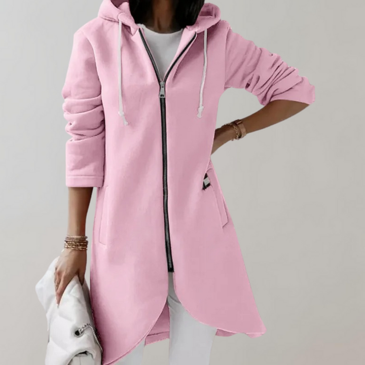 Roze damesjas met capuchon, ritssluiting en lange mouwen. Modieuze casual outfit, ideaal voor lente en herfst. Comfortabele en stijlvolle kleding.