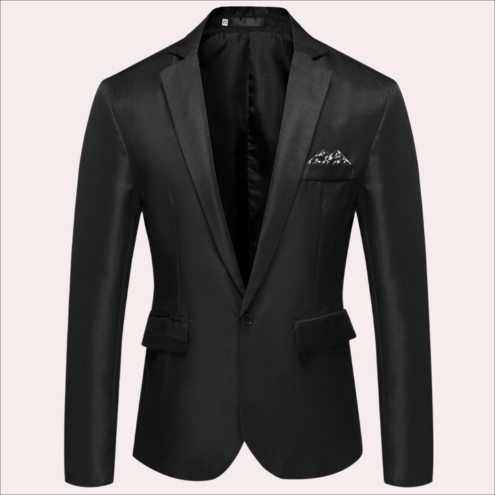 Zwarte herenblazer met satijnen afwerking en pochet, geschikt voor formele gelegenheden. Stijlvolle en elegante jas voor zakelijke en feestelijke evenementen.