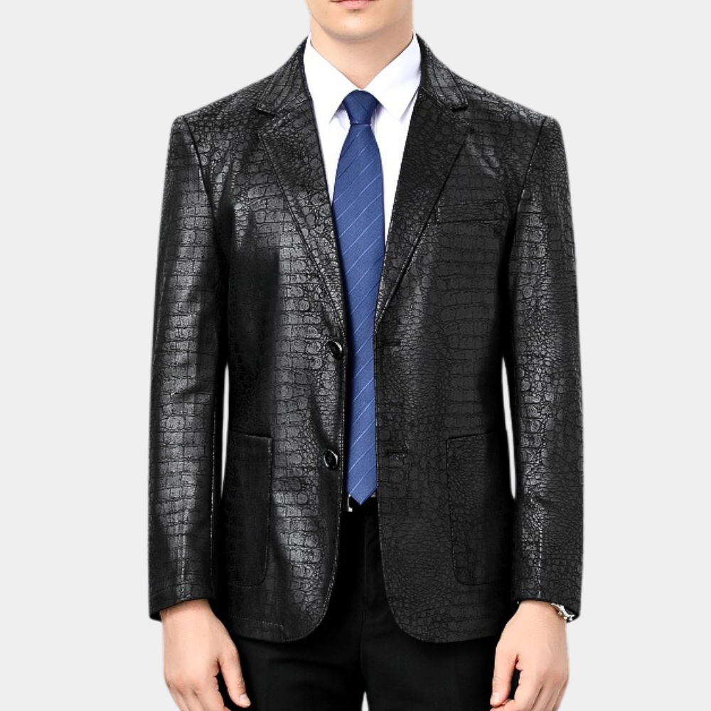 Zwarte krokodillenleren blazer voor heren met blauwe stropdas en witte overhemd, stijlvolle zakelijke outfit, formele kleding, mode voor mannen.