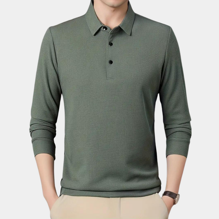 Groene polo met lange mouwen voor heren, gemaakt van ademende stof. Stijlvolle casual look, ideaal voor dagelijks gebruik. Verkrijgbaar in verschillende maten.