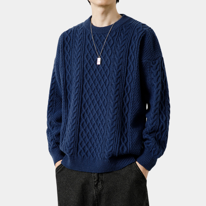 Blauwe kabeltrui heren, casual stijl, met ronde hals en lange mouwen. Perfect voor herfst- en wintermode. Comfortabele pasvorm.