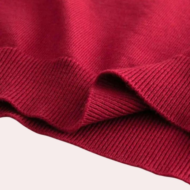 Rode gebreide trui stof close-up, zachte textuur, hoogwaardige wol, modieuze kleding, wintermode, comfortabele en warme stof.