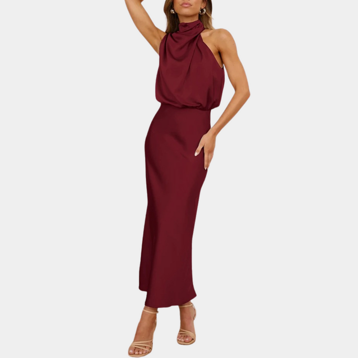 Wijnrode maxi-jurk met hoge hals en mouwloos ontwerp, elegante avondjurk, perfect voor formele gelegenheden, damesmode, stijlvolle outfit.