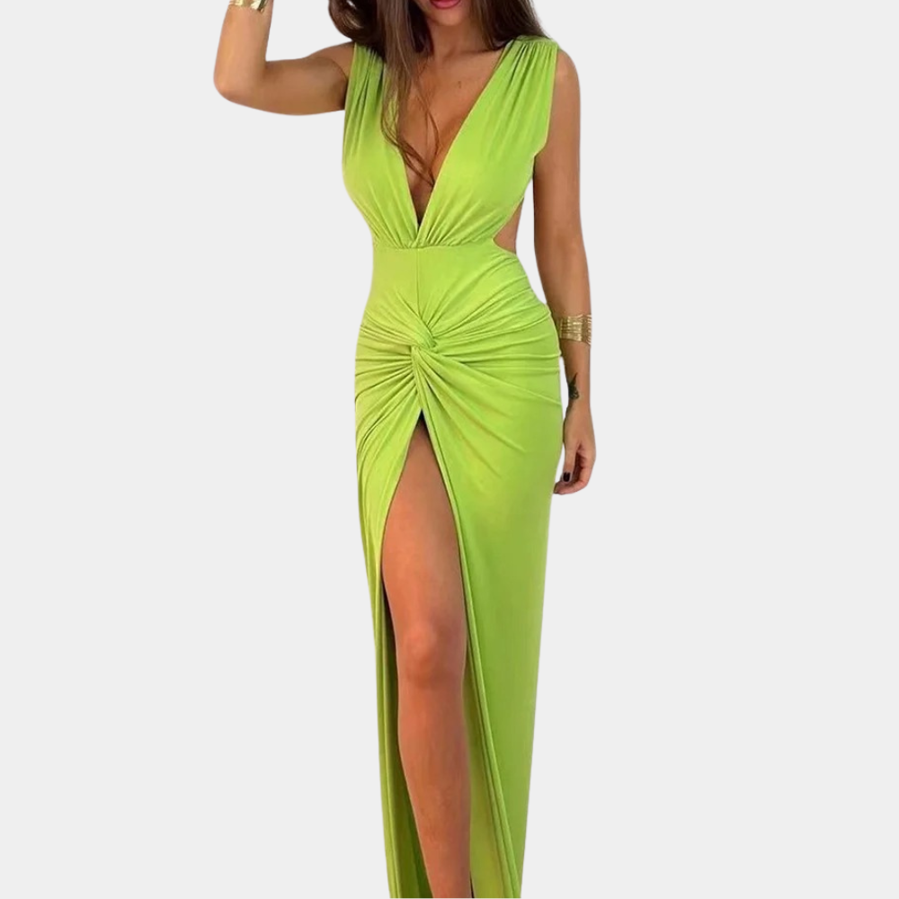 Groene avondjurk met diepe V-hals, hoge split en gedrapeerde taille. Perfect voor elegante evenementen. Trendy damesmode, stijlvolle jurk.
