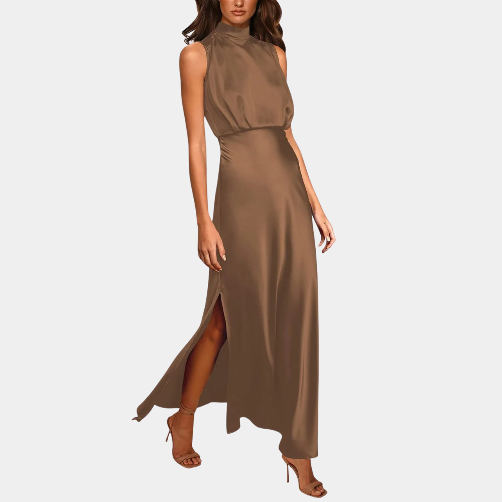 Elegante khaki avondjurk met hoge hals en zijsplit, perfect voor formele gelegenheden. Vrouwelijke mode, lange jurk, chique stijl.