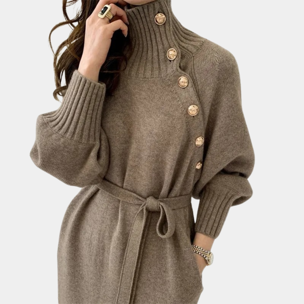 Khaki damestrui met hoge kraag, knopen en ceintuur. Modieuze herfstkleding, gebreide stof, lange mouwen. Perfect voor casual en chique looks.