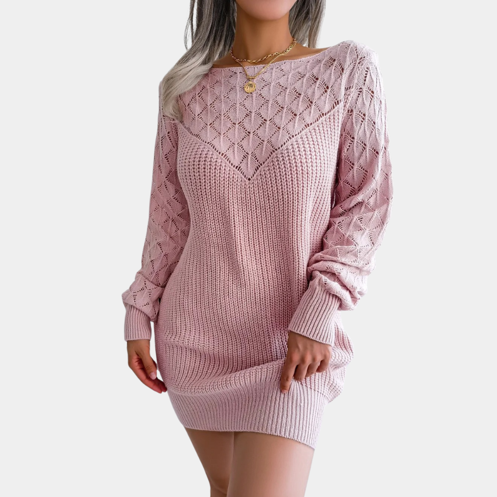 Vrouw in roze gebreide jurk met lange mouwen en diamantpatroon, modieuze dameskleding, casual stijl, geschikt voor herfst en winter.