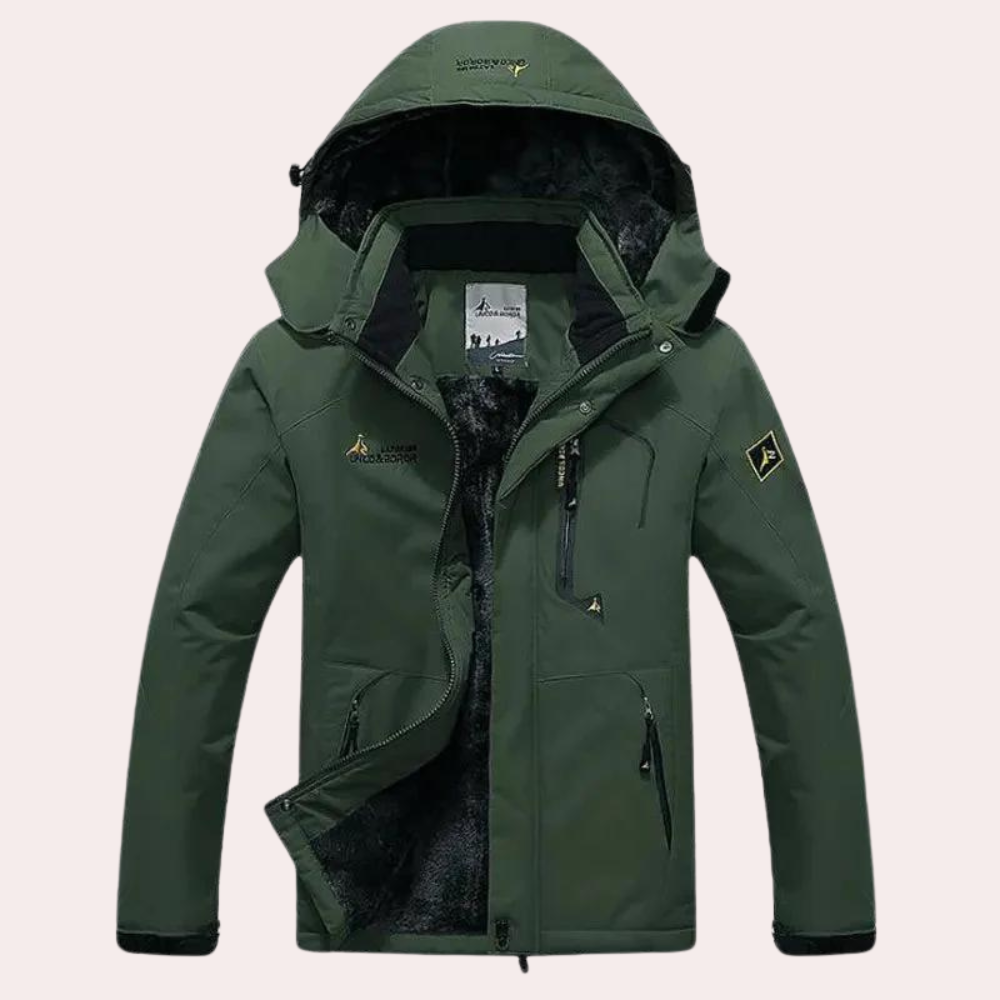 Donkergroene heren winterjas met capuchon, waterdicht en winddicht, met meerdere zakken en fleecevoering. Ideaal voor outdoor activiteiten.