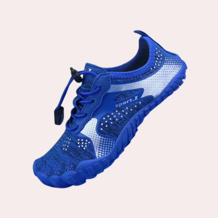 Blauwe sportschoen met witte accenten, ademend mesh, vetersluiting en rubberen zool. Ideaal voor hardlopen en fitness.