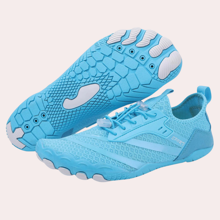 Lichtblauwe sportschoenen met antislipzool, ademend mesh bovenwerk en elastische veters. Ideaal voor hardlopen en fitness. Unisex design.