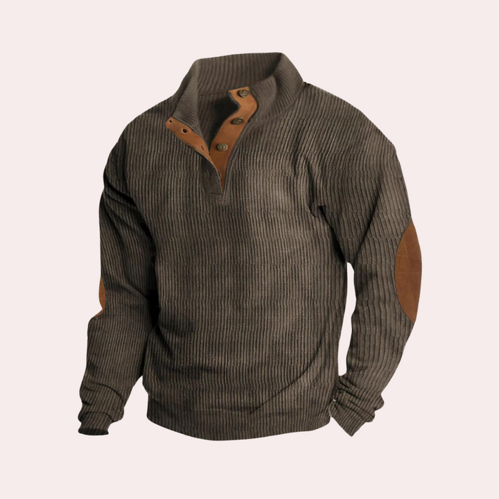 Bruine geribbelde trui met knoopsluiting en leren elleboogstukken, herentrui, casual wintermode, warme kleding, stijlvolle herenkleding.