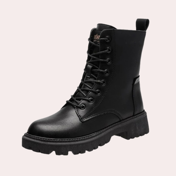 Zwarte leren veterlaars voor dames met stevige zool, ideaal voor herfst en winter. Stijlvolle en duurzame enkellaars voor dagelijks gebruik.