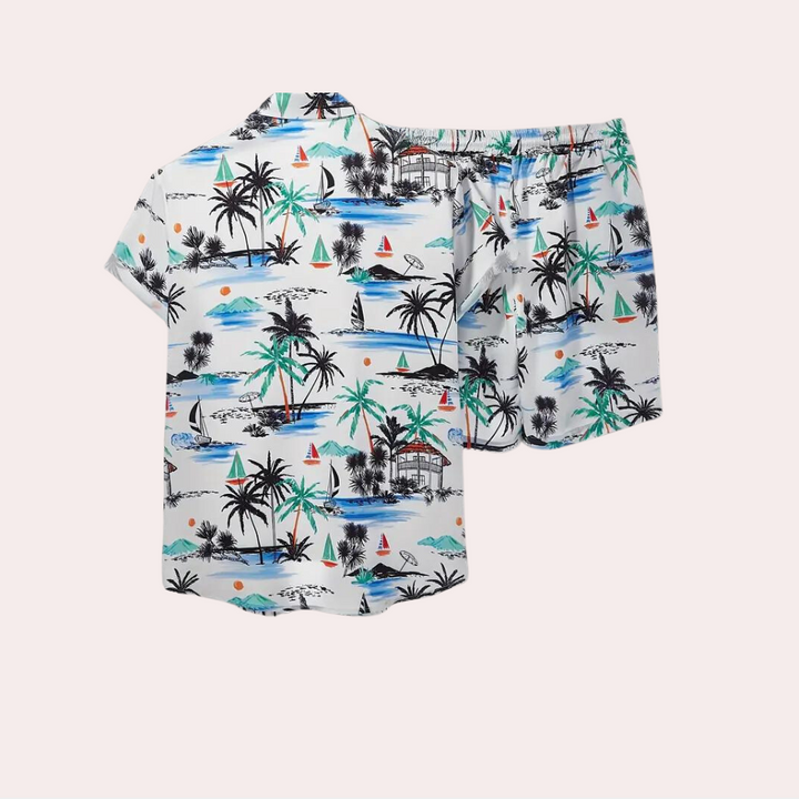 Multicolor heren pyjama set met tropisch strandmotief, korte mouwen en korte broek. Perfect voor zomerse nachten. Comfortabele en stijlvolle nachtkleding.