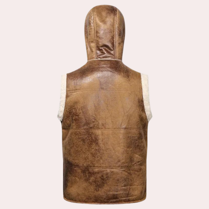 Bruine leren bodywarmer met capuchon, vintage stijl, achterkant. Perfect voor herenkleding, herfstmode, outdoor activiteiten.