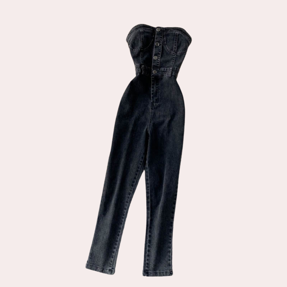 Zwarte strapless denim jumpsuit voor dames, met knoopsluiting en hoge taille. Modieuze en veelzijdige outfit voor casual en trendy gelegenheden.