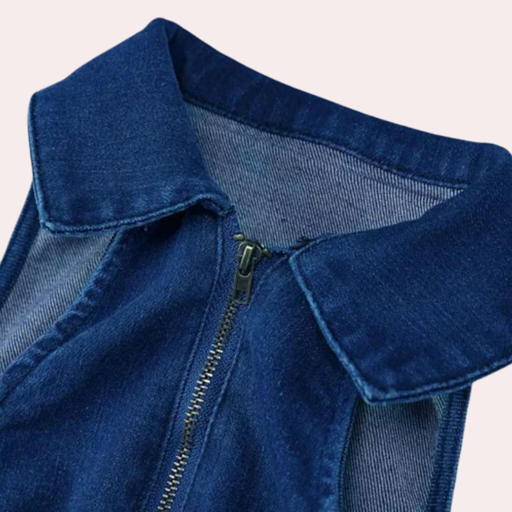 Blauwe denim kraag met ritssluiting, modieuze spijkerstof, trendy kledingaccessoire, geschikt voor casual en stijlvolle outfits.