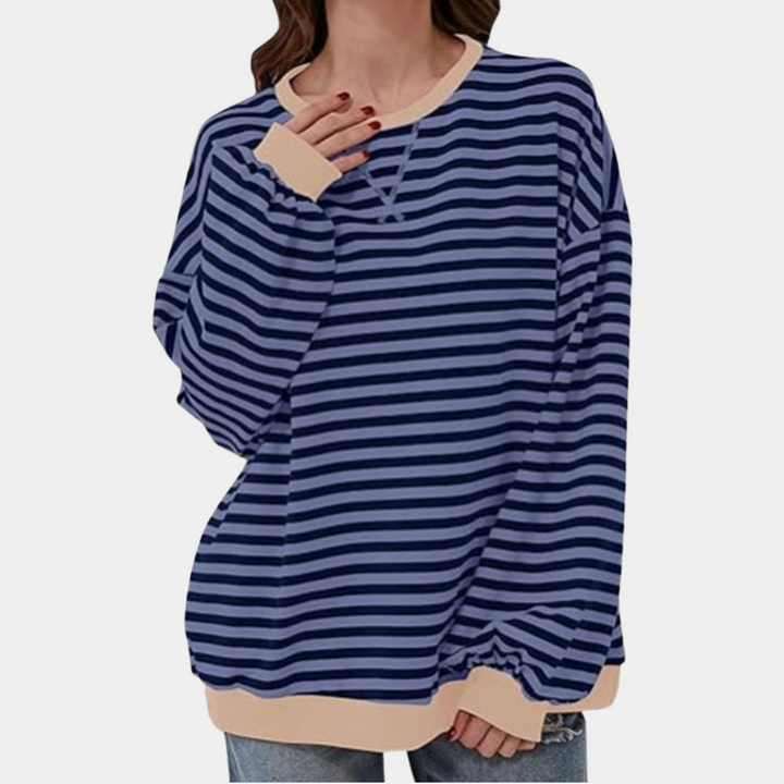 Donkerblauwe gestreepte trui voor dames, casual oversized pasvorm, lange mouwen, ronde hals. Perfect voor herfstmode en comfortabele outfits.