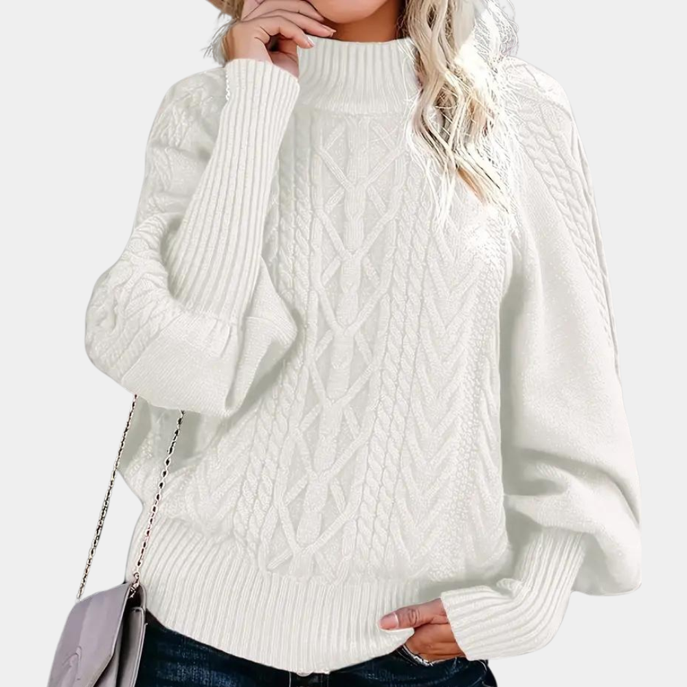 Vrouw in ivoorwitte kabeltrui met col, casual stijl, herfstmode, trendy dameskleding, comfortabele gebreide stof, modieuze outfit.