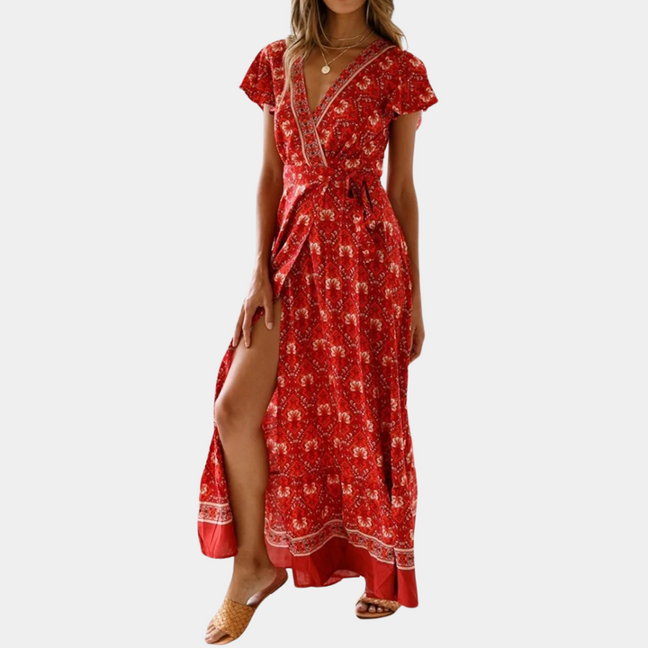 Rode maxi-jurk met bloemenprint, korte mouwen en V-hals. Perfect voor zomerse gelegenheden. Trendy damesmode, elegante stijl.