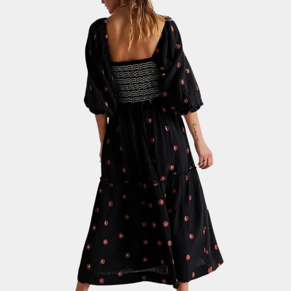 Zwarte midi-jurk met bloemenprint en pofmouwen, rug gesmokt. Perfect voor zomeroutfits en casual gelegenheden. Trendy damesmode.